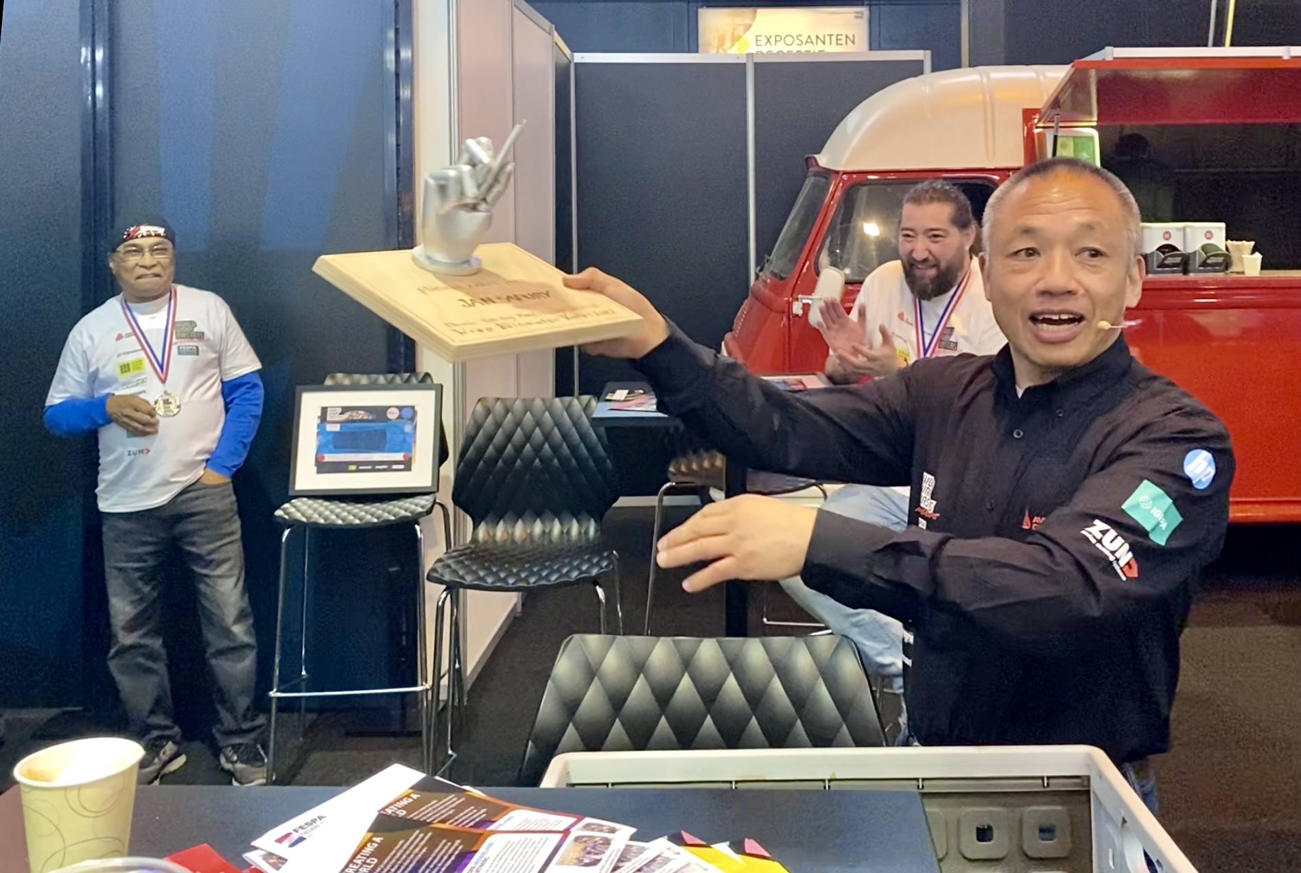 Hwie-Bing Kwee en Jan Sapuri