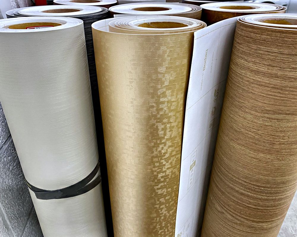 Foto van rollen interieurfolie zoals gebruikt worden tijdens de Appcademy opleidingen interieurfolie plakken en keukens wrappen