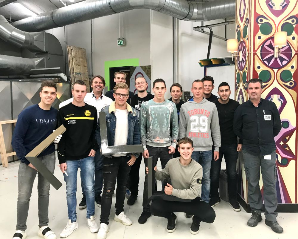 Groepsfoto van Appcademy cursus met studenten en docenten ROC / MBO opleiding schilderen