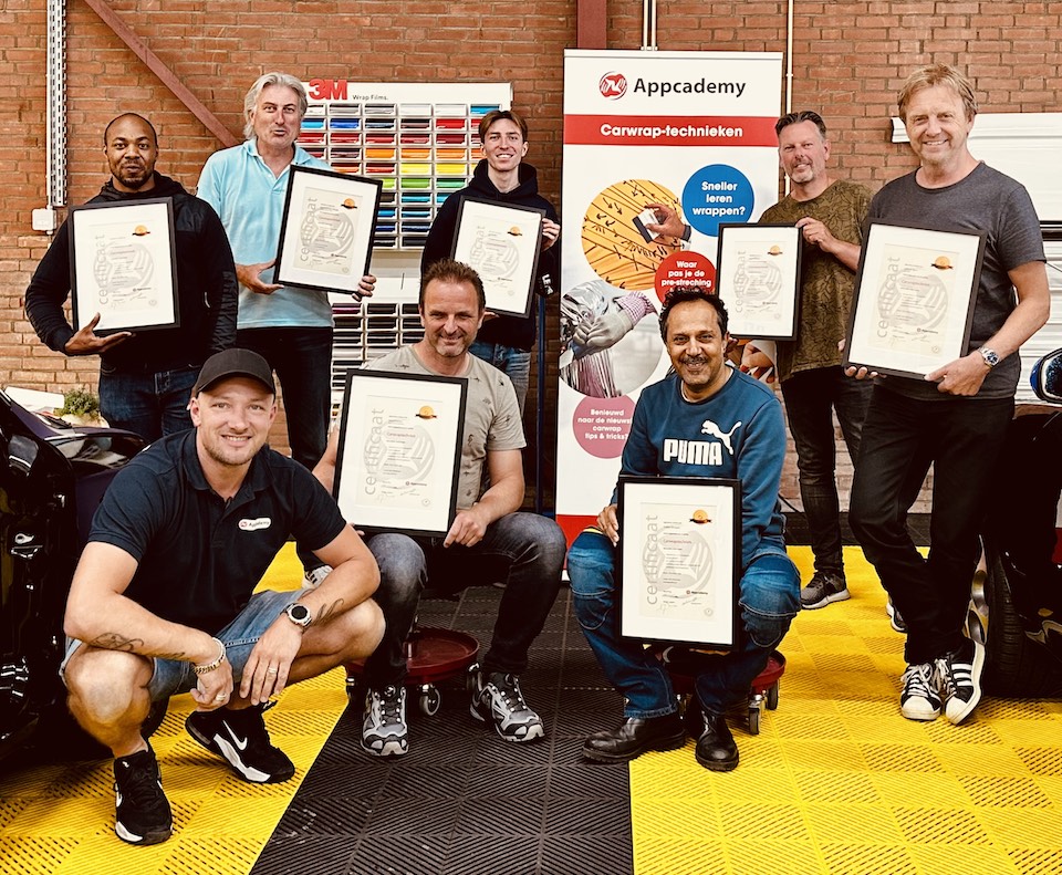 groepsfoto carwrap Appcademy
