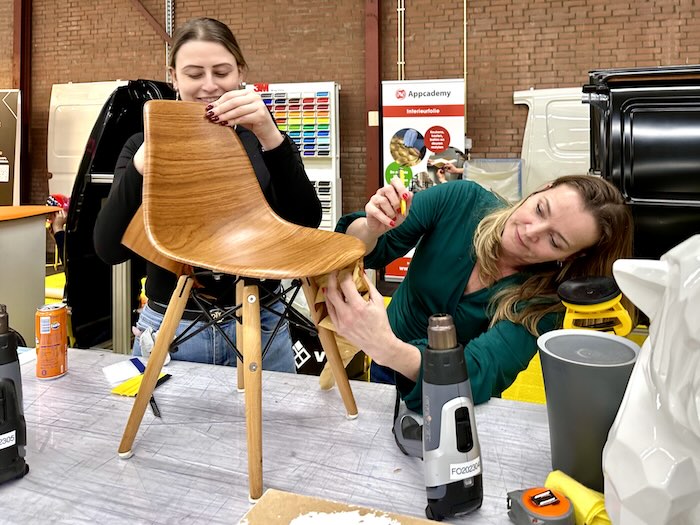 Appcademy training interieurfolie stoel wrappen