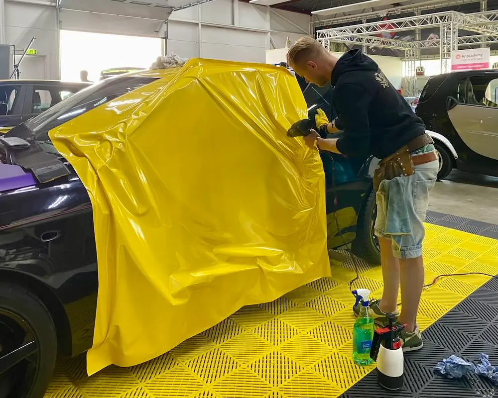 carwrapfolie opzetten binnenzijde